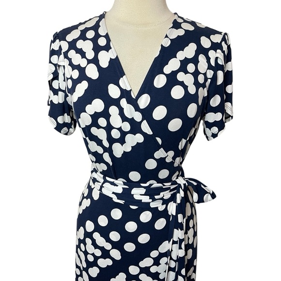 NWOT CABI The Perfect Wrap Dress Navy & White Polka Dot, Medium (fits Lg) - Picture 3 of 13
